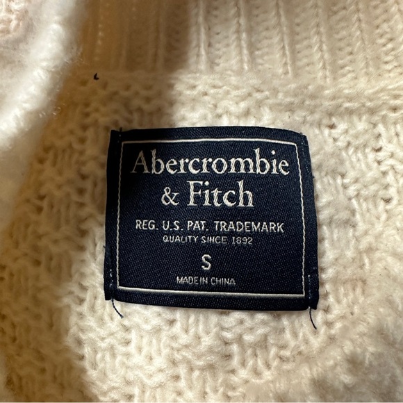 Abercrombie & Fitch Cream Cable Knit Mock Neck Sweater Size Small - Picture 2 of 8